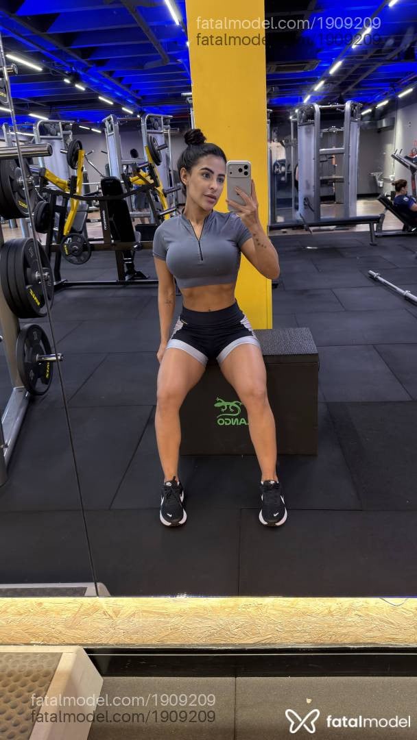 Acompanhante mulher com cabelo castanho de olhos castanhos em Dourados - Anne