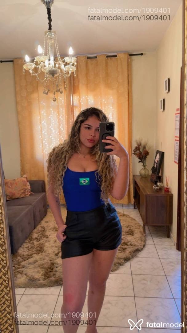 Acompanhante mulher com cabelo castanho de olhos castanhos - Aline Muniz