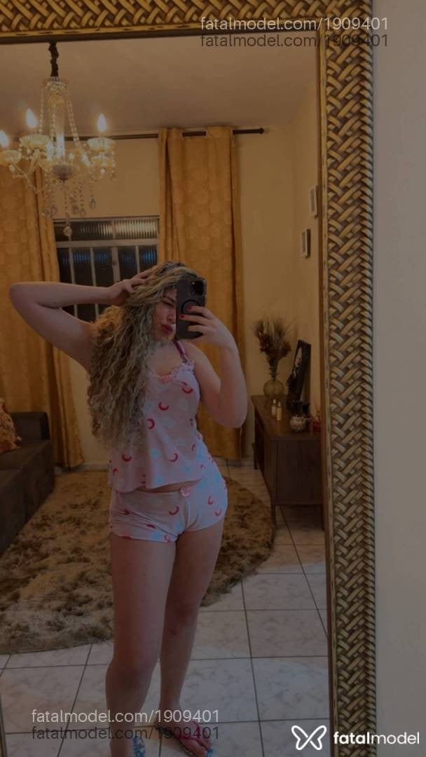 Acompanhante mulher com cabelo castanho de olhos castanhos - Aline Muniz