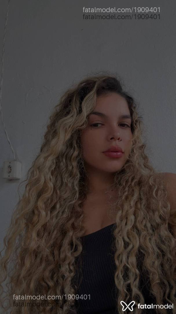 Acompanhante mulher com cabelo castanho de olhos castanhos - Aline Muniz
