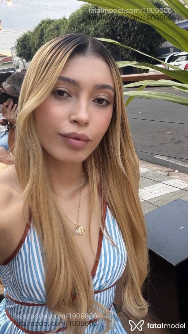 Acompanhante mulher loira (o) de olhos castanhos - Isabella Ventura