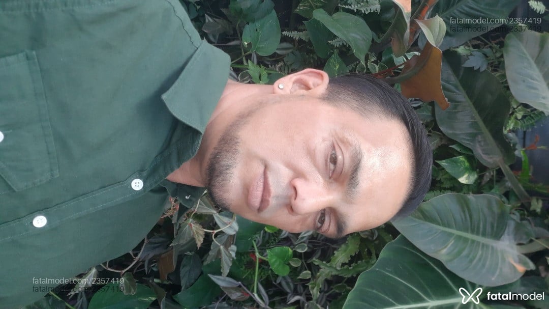 Acompanhante homem com cabelo castanho de olhos castanhos - Theomarido Acompanhante homem com cabelo castanho de olhos castanhos - Theomarido