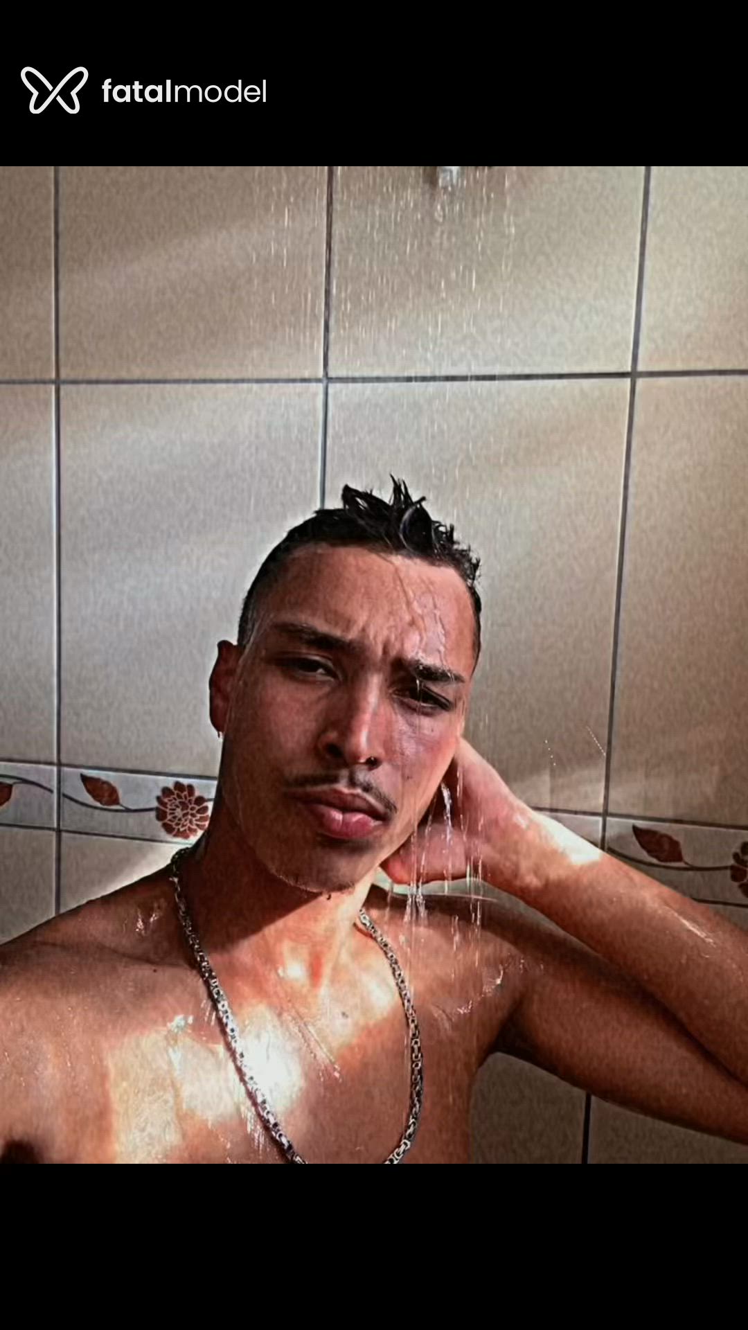 Acompanhante homem com cabelo castanho de olhos mel - Felipe Acompanhante homem com cabelo castanho de olhos mel - Felipe
