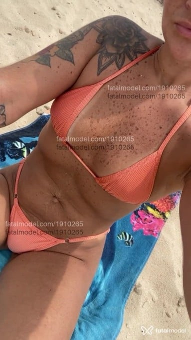 Acompanhante mulher com cabelo castanho de olhos castanhos em Cabo Frio Acompanhante mulher com cabelo castanho de olhos castanhos em Cabo Frio - Laila Meireles