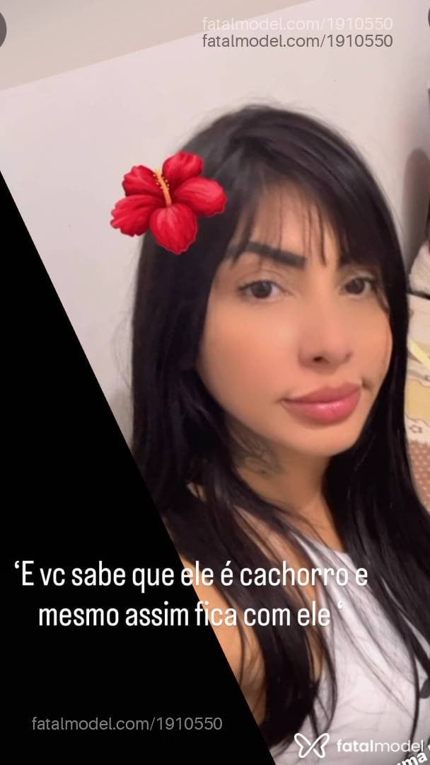 Acompanhante mulher loira (o) de olhos pretos - Ryttinha