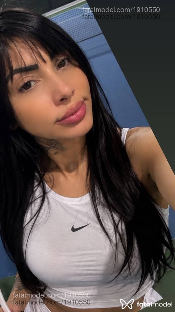 Acompanhante mulher loira (o) de olhos pretos - Ryttinha