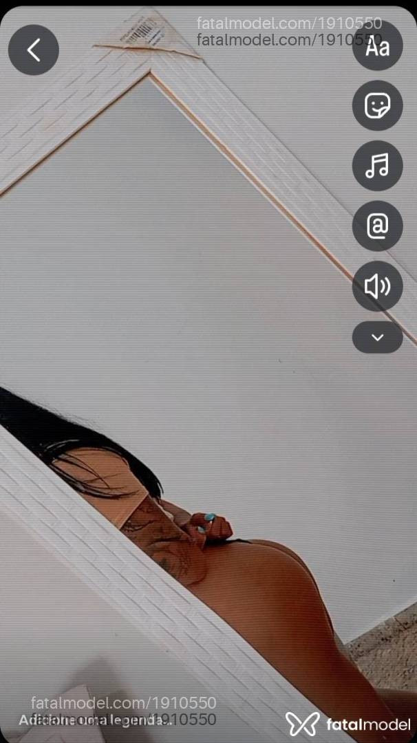 Acompanhante mulher loira (o) de olhos pretos - Ryttinha