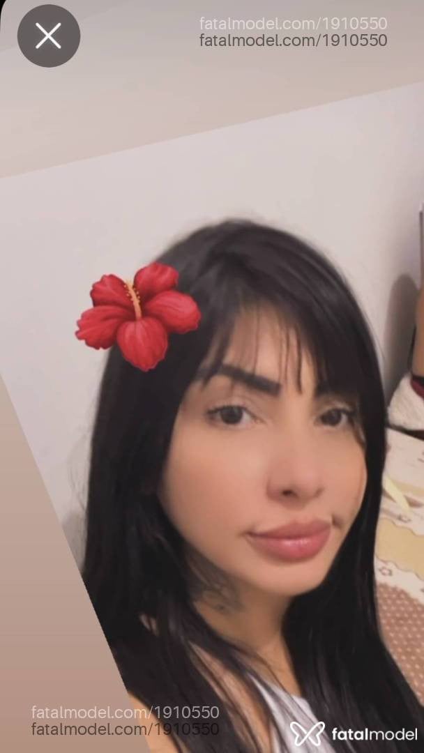 Acompanhante mulher loira (o) de olhos pretos - Ryttinha