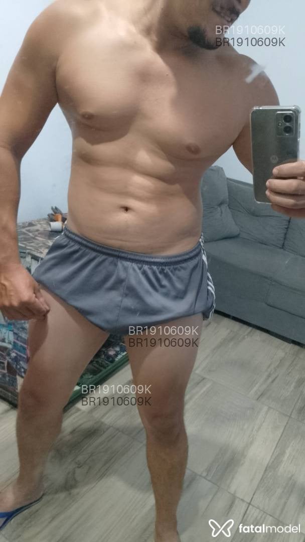 Acompanhante homem morena (o) de olhos pretos - Bebezão