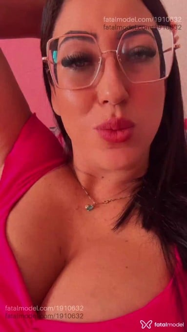 Acompanhante mulher morena (o) de olhos castanhos em São João da Boa Vista Acompanhante mulher morena (o) de olhos castanhos em São João da Boa Vista - Heloyze