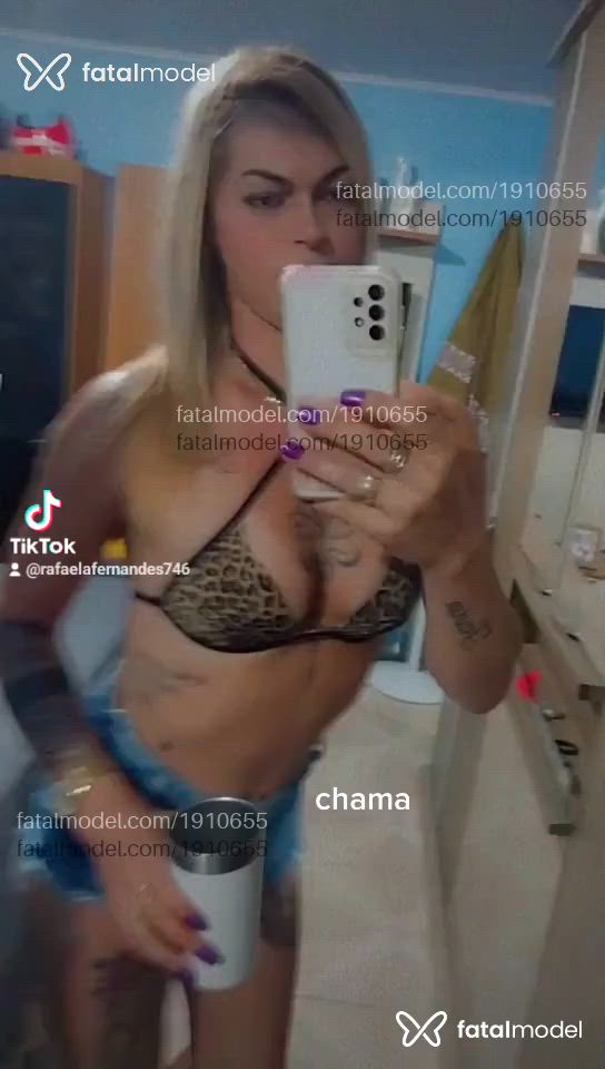 Acompanhante mulher trans loira (o) de olhos castanhos - Rafinha Acompanhante mulher trans loira (o) de olhos castanhos - Rafinha