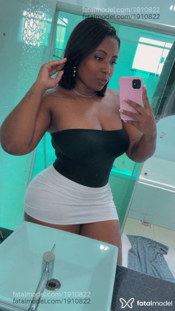 Acompanhante mulher morena (o) de olhos pretos - Ágatha morena