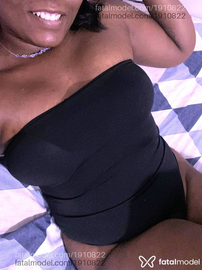 Acompanhante mulher morena (o) de olhos pretos - Ágatha morena