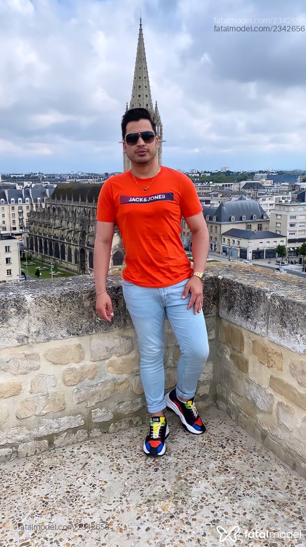 Acompanhante homem com cabelo castanho de olhos castanhos em Rio de Janeiro Acompanhante homem com cabelo castanho de olhos castanhos em Rio de Janeiro - Henry Castely