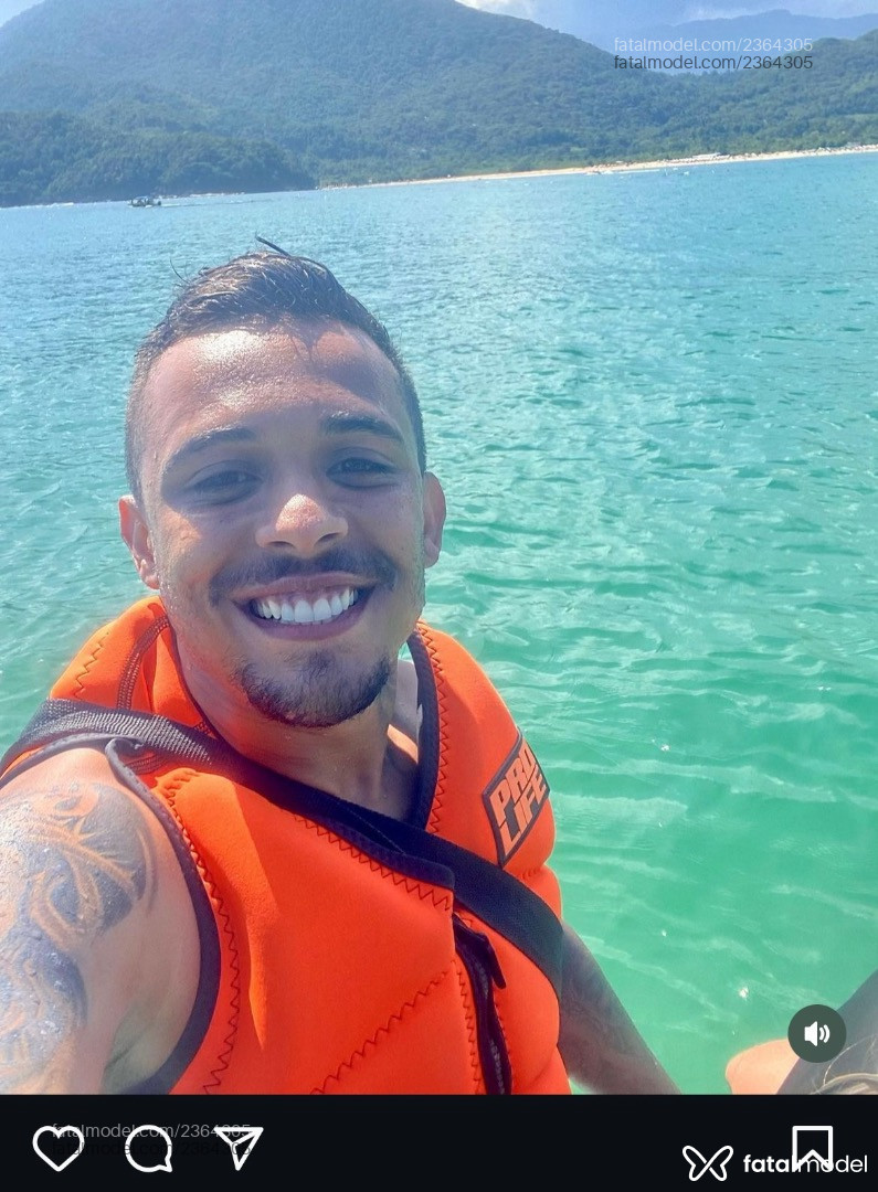 Acompanhante homem morena (o) de olhos mel em São Paulo Acompanhante homem morena (o) de olhos mel em São Paulo - Lucas