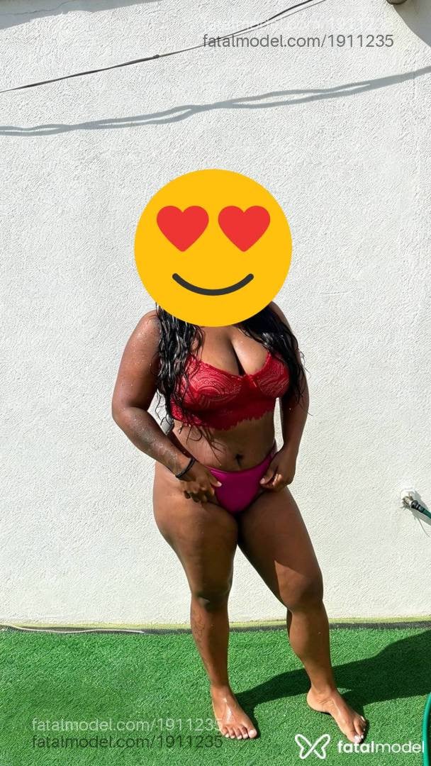 Acompanhante mulher loira (o) de olhos pretos - Gabriela