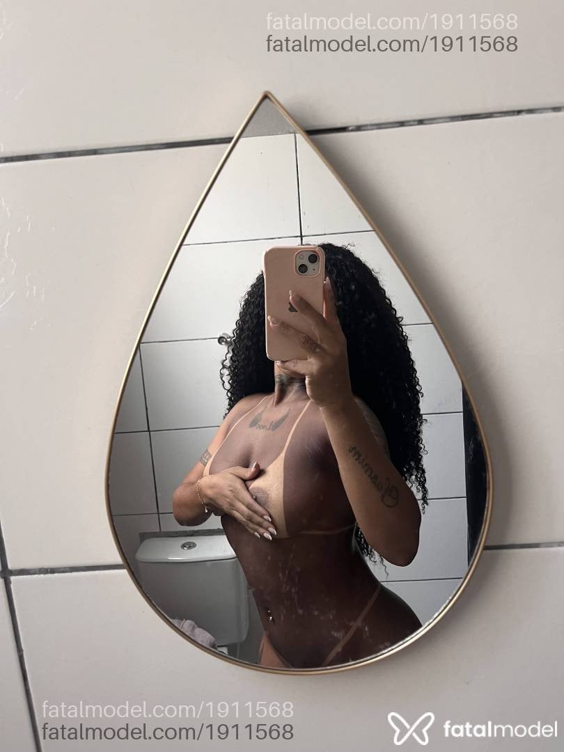 Acompanhante mulher com cabelo castanho de olhos castanhos - SOL