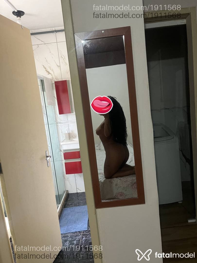 Acompanhante mulher com cabelo castanho de olhos castanhos - SOL