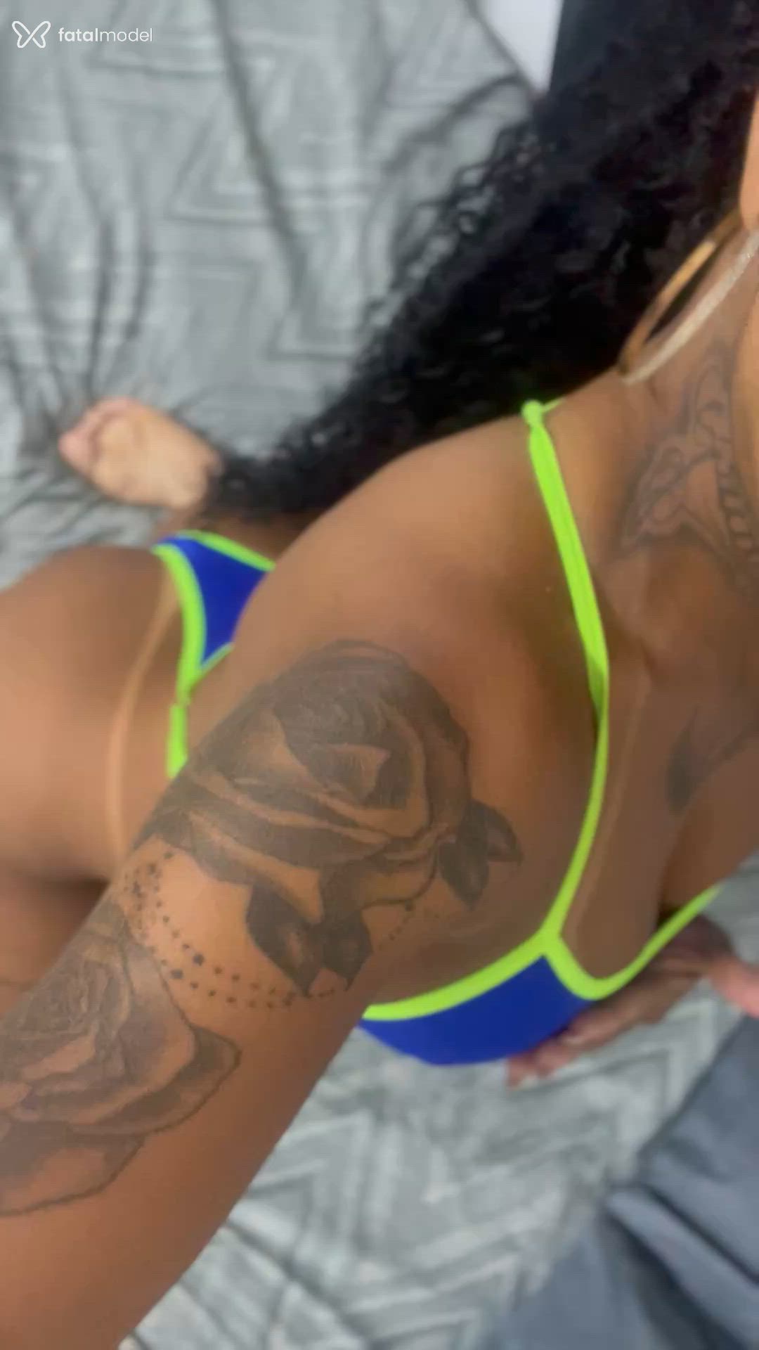 Acompanhante mulher com cabelo castanho de olhos castanhos - SOL Acompanhante mulher com cabelo castanho de olhos castanhos - SOL
