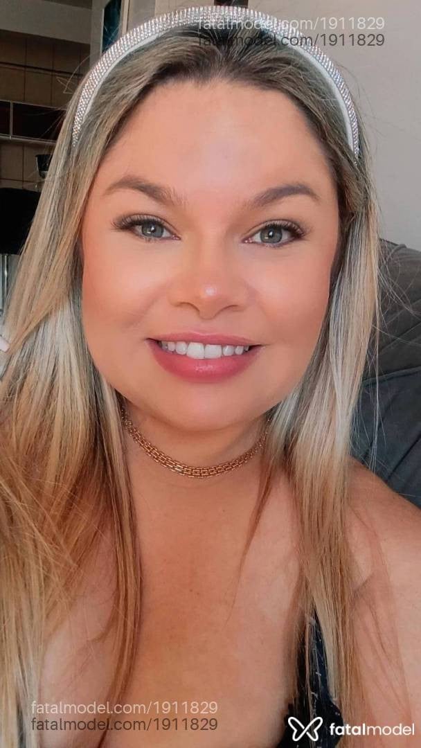 Acompanhante mulher loira (o) de olhos verdes - Eduarda