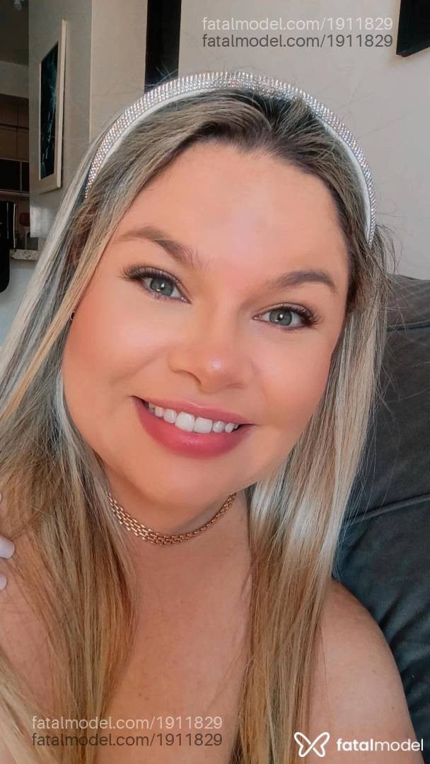 Acompanhante mulher loira (o) de olhos verdes - Eduarda