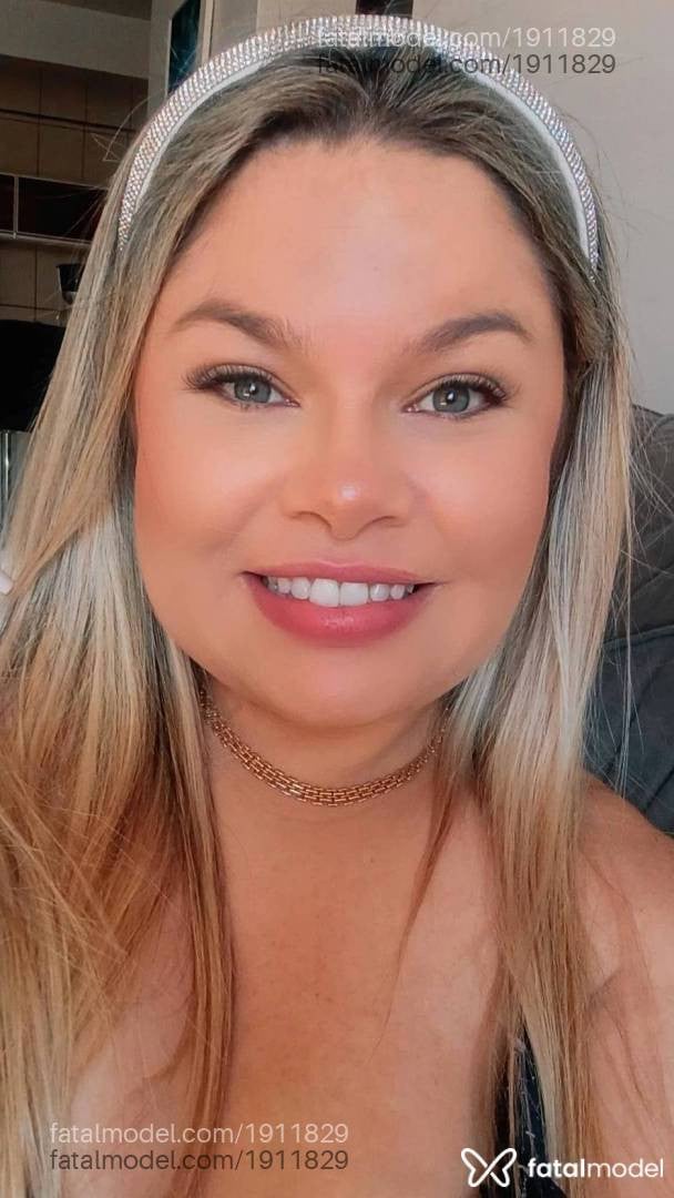 Acompanhante mulher loira (o) de olhos verdes - Eduarda