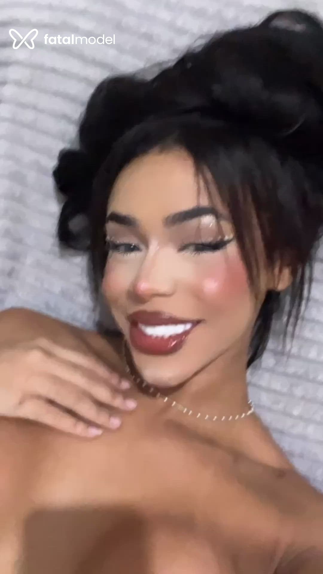 Acompanhante mulher trans com cabelo castanho de olhos castanhos - Isabelly Souza