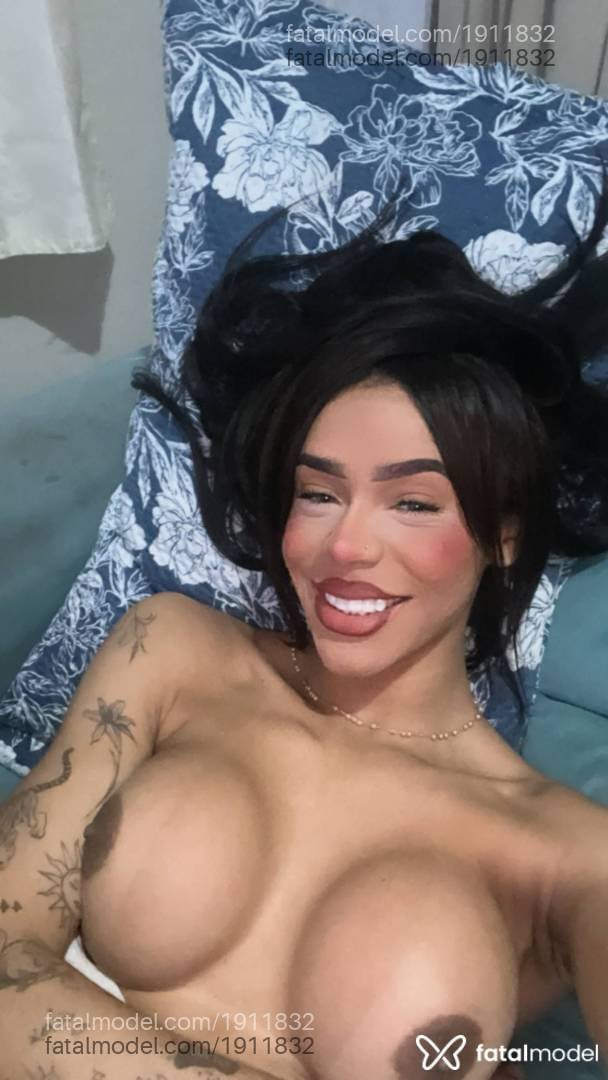 Acompanhante mulher trans com cabelo castanho de olhos castanhos - Isabelly Souza