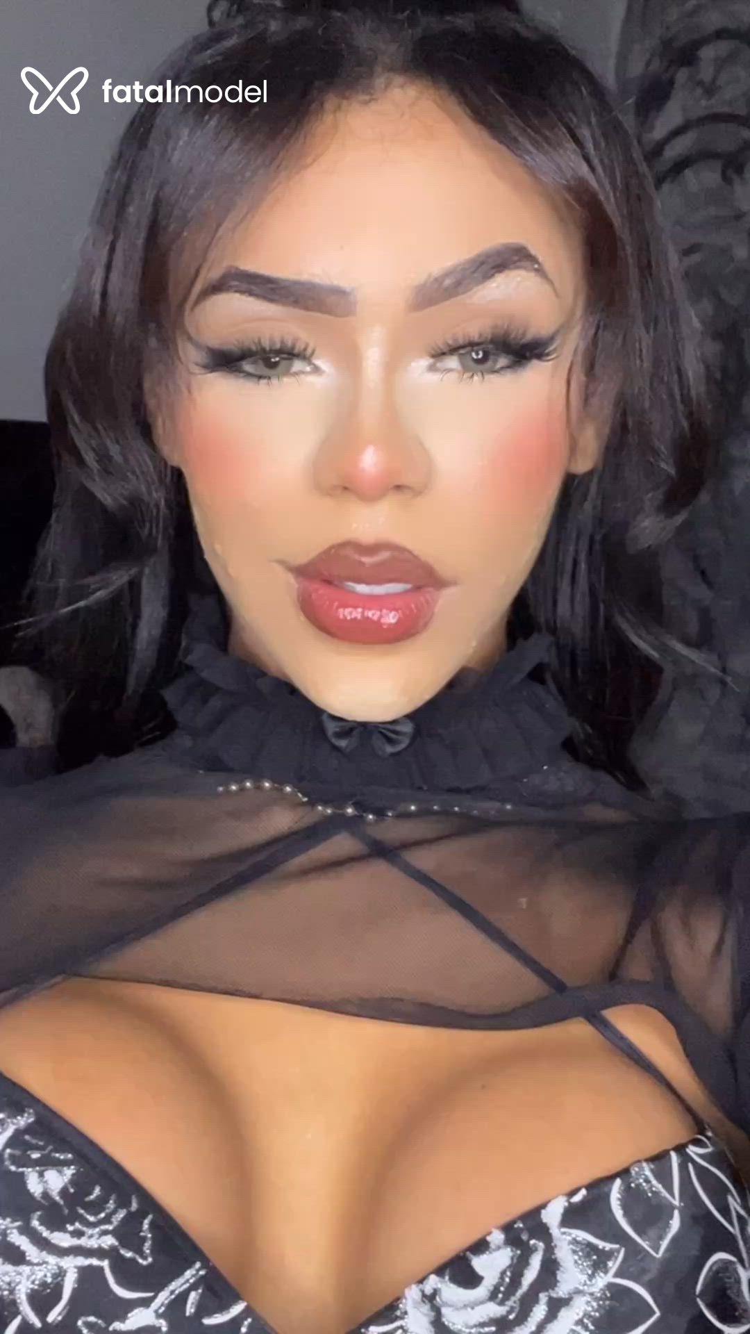 Acompanhante mulher trans com cabelo castanho de olhos castanhos - Isabelly Souza