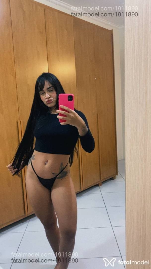 Acompanhante mulher morena (o) de olhos pretos - Paola Castellany