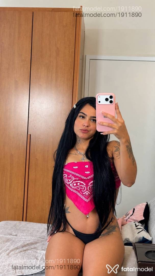 Acompanhante mulher morena (o) de olhos pretos - Paola Castellany