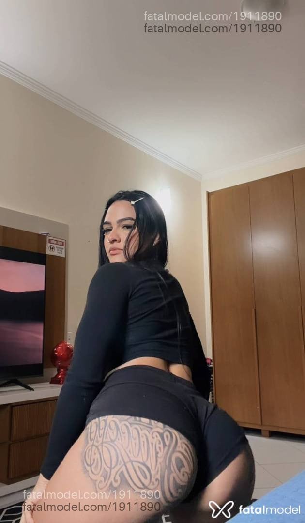 Acompanhante mulher morena (o) de olhos pretos - Paola Castellany