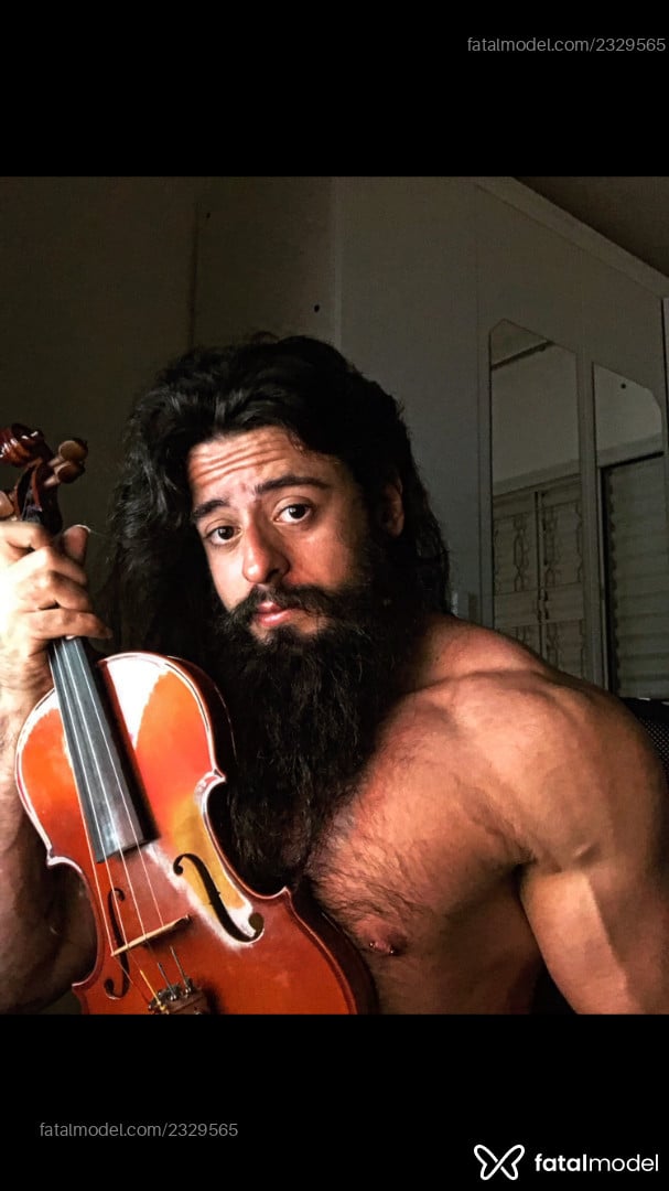 Acompanhante homem com cabelo castanho de olhos pretos em Taubaté Acompanhante homem com cabelo castanho de olhos pretos em Taubaté - Renan Lima