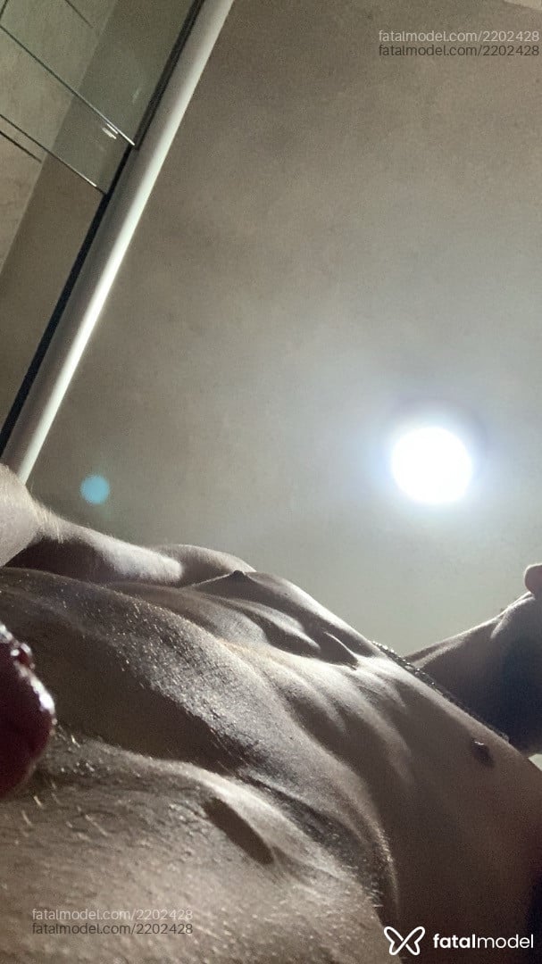 Acompanhante homem com cabelo castanho de olhos castanhos em Primavera do Leste - Caio