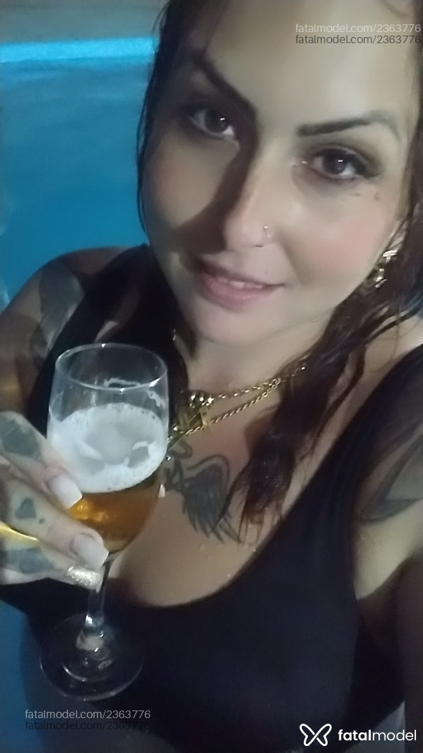 Acompanhante mulher morena (o) de olhos mel em Virtual Acompanhante mulher morena (o) de olhos mel em Virtual - Agata