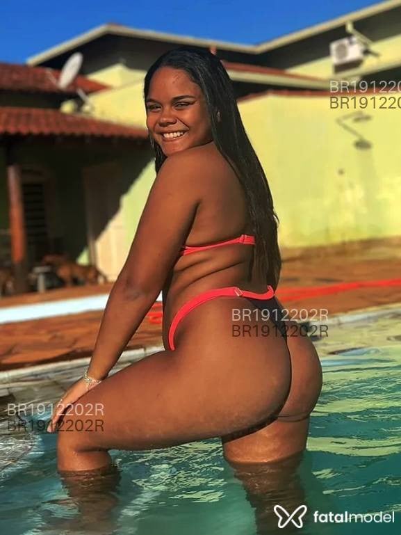 Acompanhante mulher com cabelo castanho de olhos castanhos - Maitê Alves Acompanhante mulher com cabelo castanho de olhos castanhos - Maitê Alves