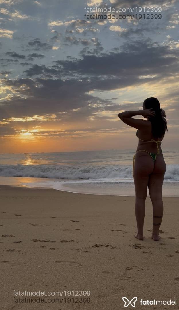 Acompanhante mulher com cabelo castanho de olhos verdes - Yasmin
