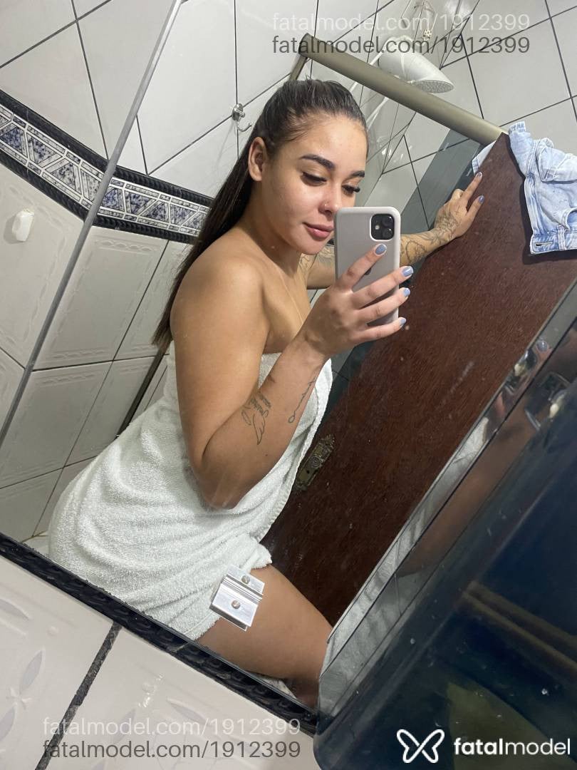 Acompanhante mulher com cabelo castanho de olhos verdes em Montes Claros - Yasmin