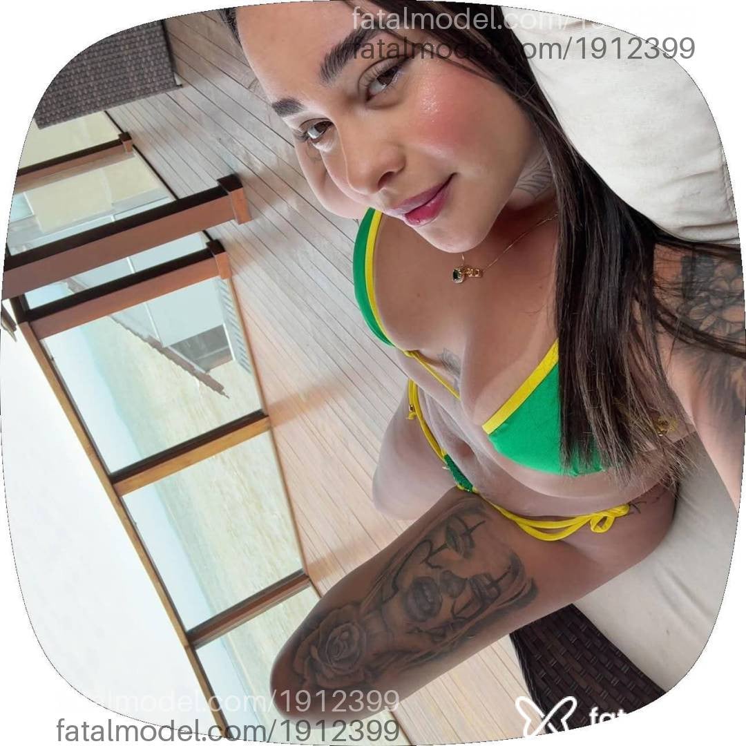 Acompanhante mulher com cabelo castanho de olhos verdes - Sasha Ferraz