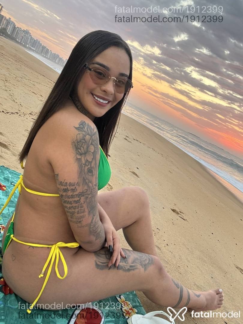 Acompanhante mulher com cabelo castanho de olhos verdes - Yasmin