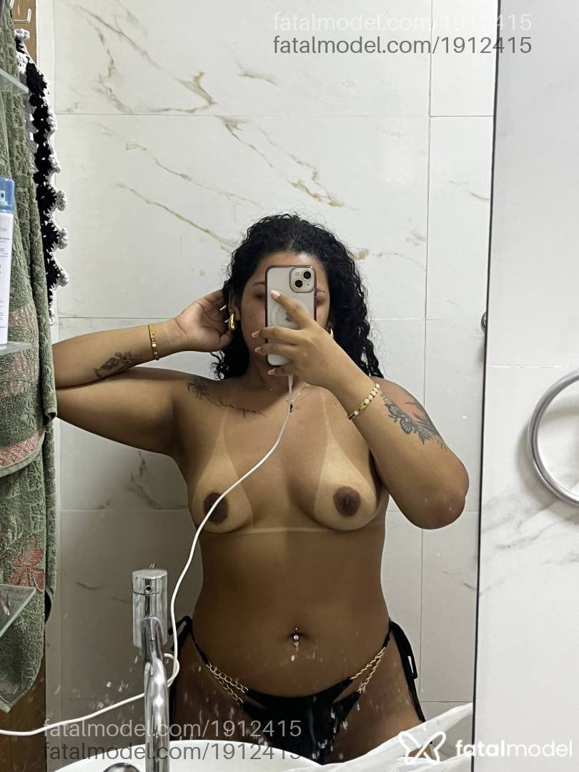Acompanhante mulher morena (o) de olhos pretos - Mirella