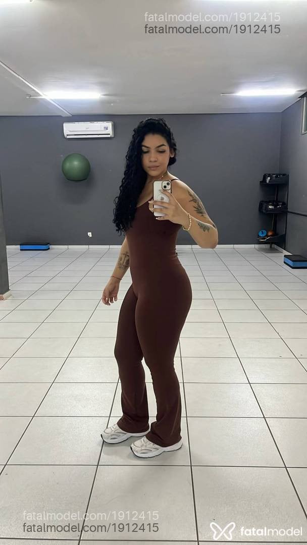 Acompanhante mulher morena (o) de olhos pretos - Mirella
