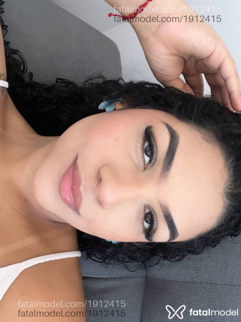 Acompanhante mulher morena (o) de olhos pretos - Mirella