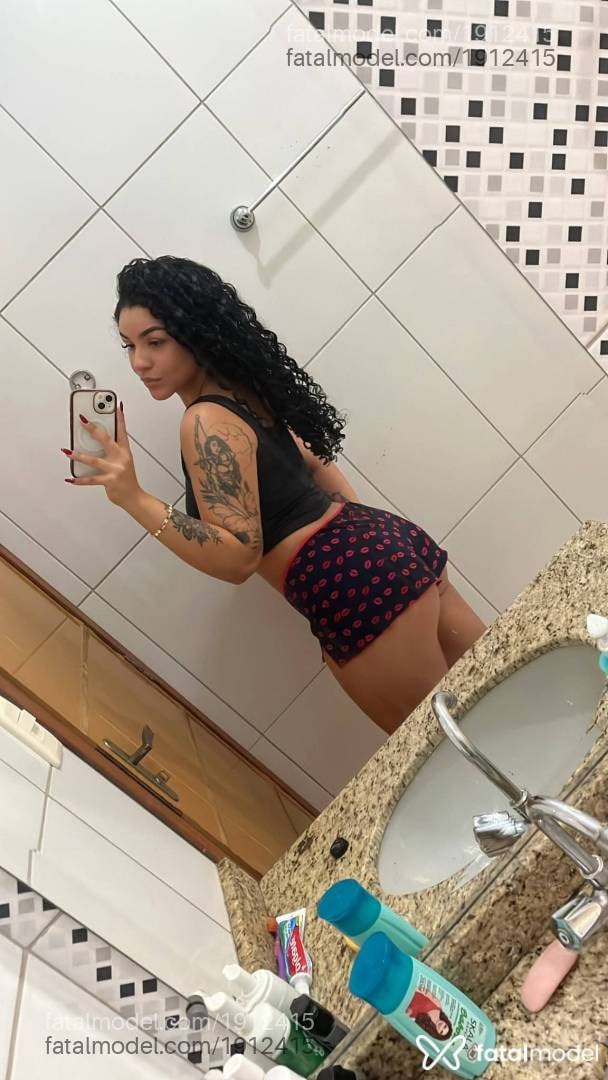 Acompanhante mulher morena (o) de olhos pretos - Mirella