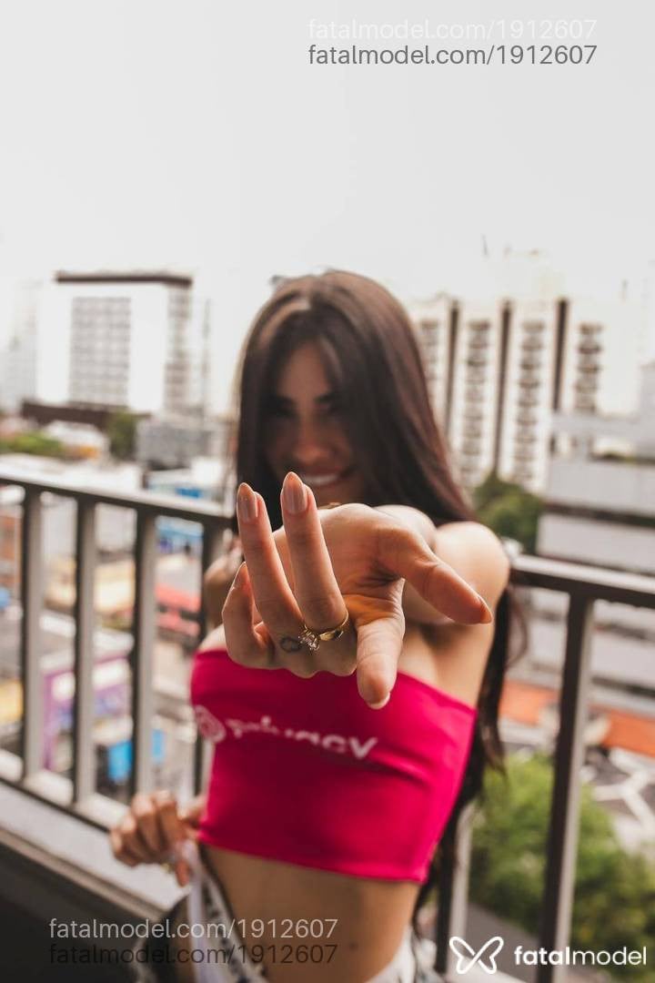 Acompanhante mulher morena (o) de olhos castanhos - Lavinia frança