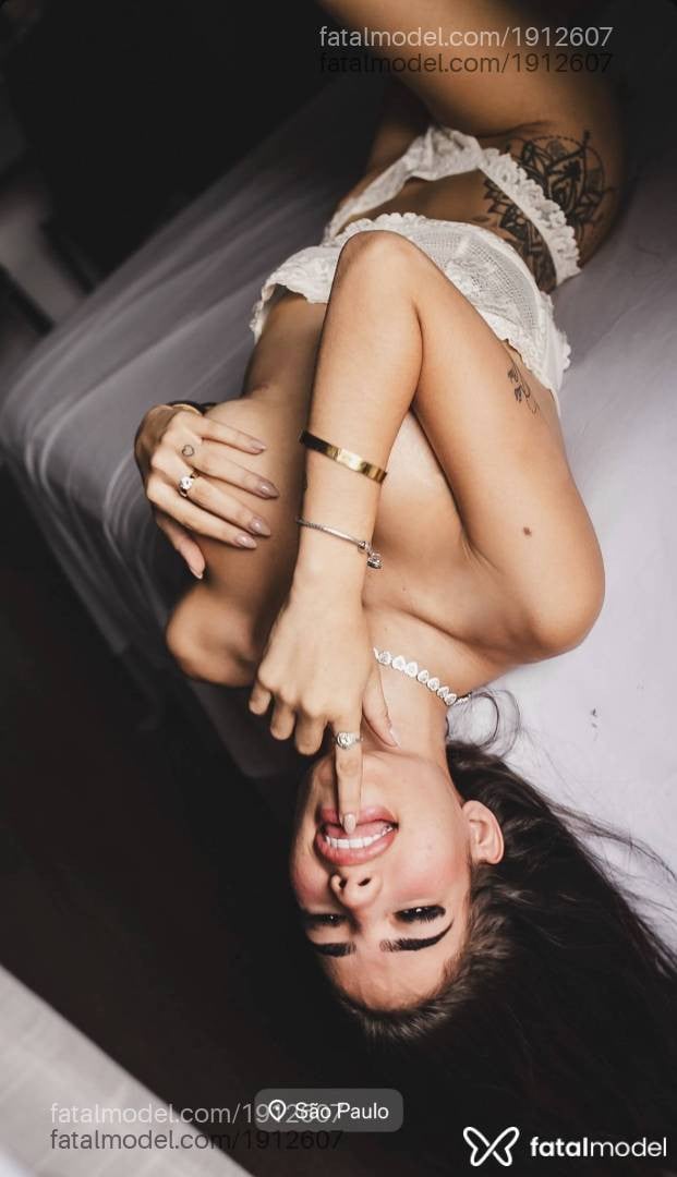 Acompanhante mulher morena (o) de olhos castanhos - Lavinia frança