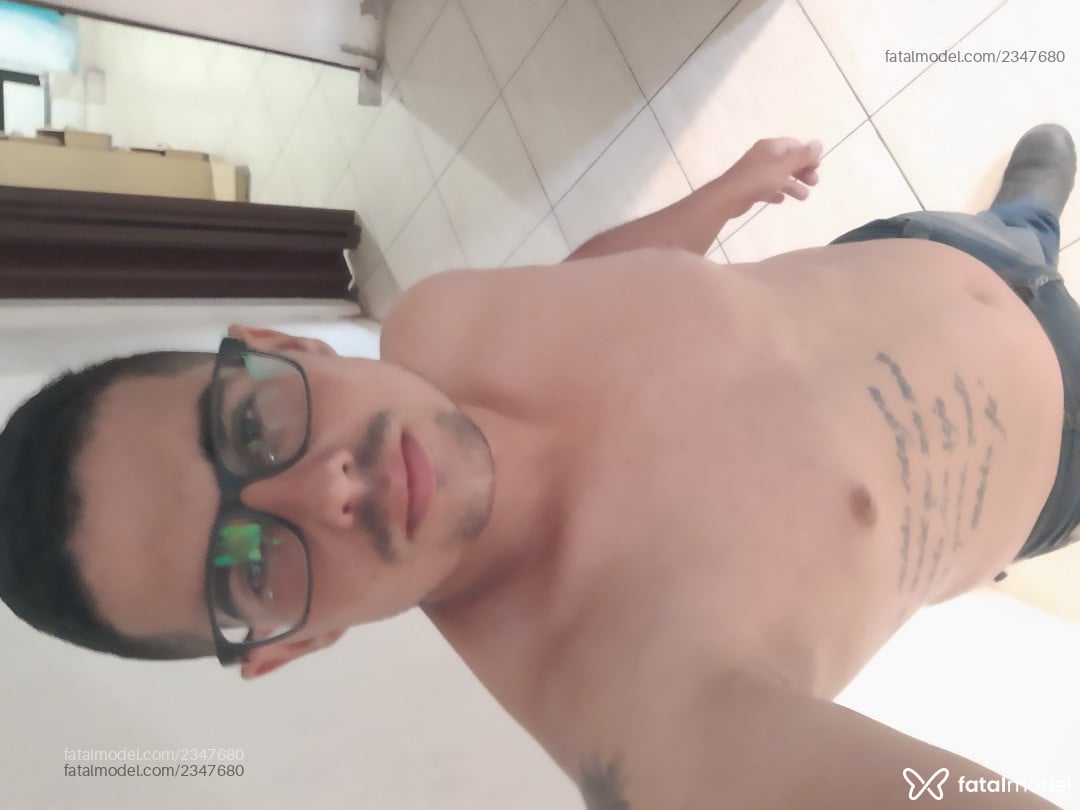 Acompanhante homem morena (o) de olhos castanhos em Cruzeiro Acompanhante homem morena (o) de olhos castanhos em Cruzeiro - Ricardo Almeida