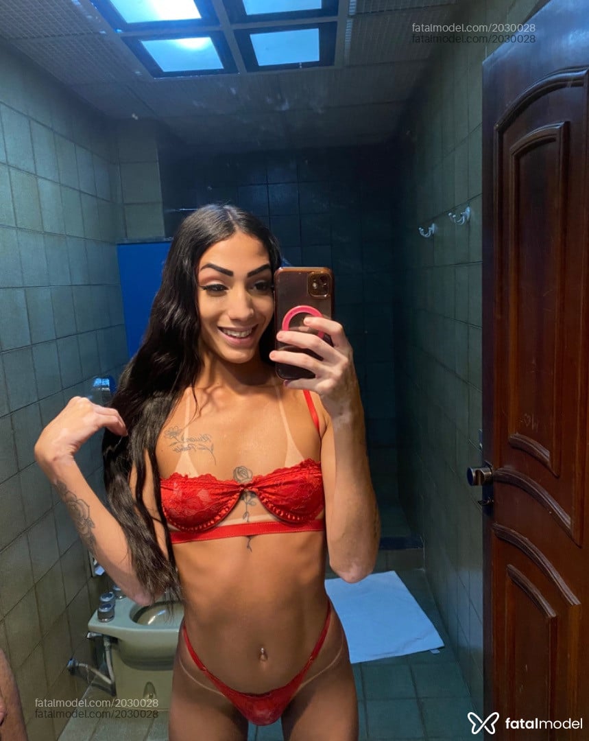 Acompanhante mulher trans com cabelo castanho de olhos castanhos em Rio de Janeiro - Agatha