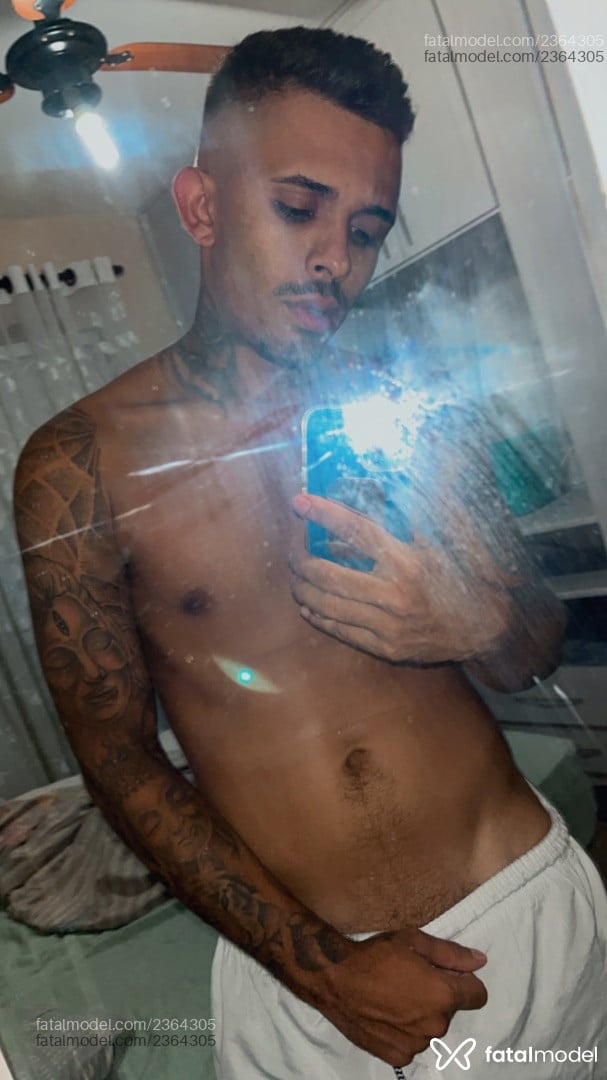 Acompanhante homem morena (o) de olhos mel em São Paulo Acompanhante homem morena (o) de olhos mel em São Paulo - Lucas