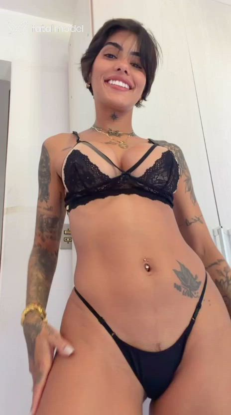 Acompanhante mulher com cabelo castanho de olhos castanhos - Lyvia Dourado Acompanhante mulher com cabelo castanho de olhos castanhos - Lyvia Dourado